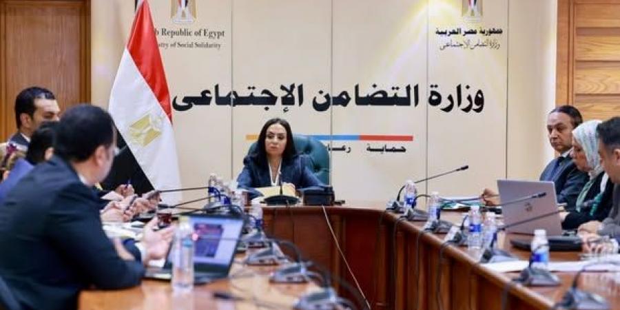 وزيرة التضامن تجتمع مع الإدارة العامة لإدارة الأصول وتنمية الموارد