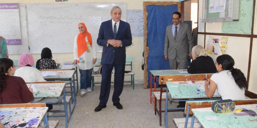 محافظ الغربية يتفقد لجان امتحانات الشهادة الإعدادية في أول أيامها