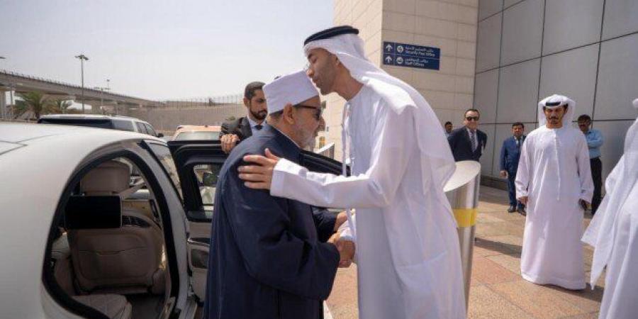 شيخ الأزهر يغادر مطار دبي متوجهًا إلى القاهرة عقب مشاركته في قمة الإعلام العربي