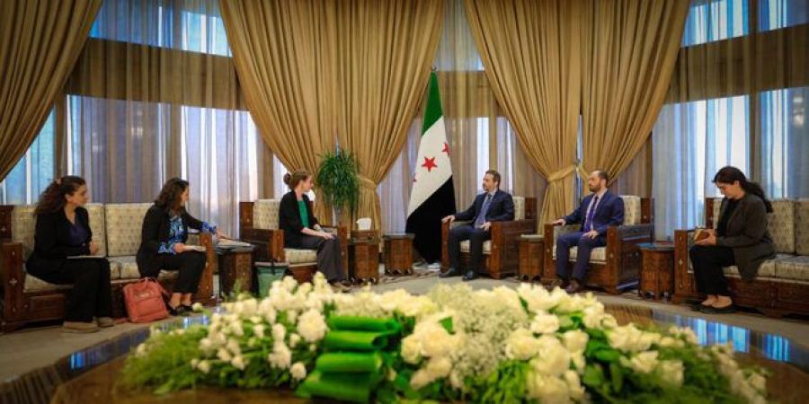 الوزير الشيباني يلتقي وفداً من منظمة العفو الدولية