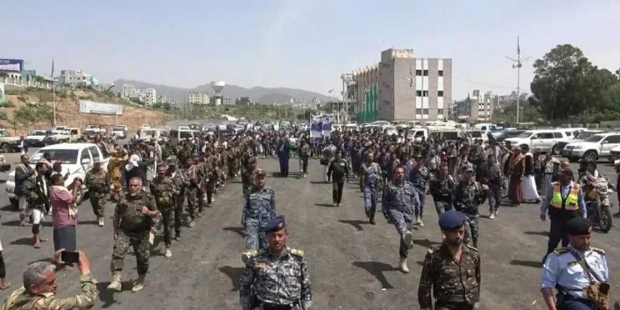 زعمت مقتله بغارة إسرائيلية.. مليشيا الحوثي تُشيع أحد عناصرها السلالية بعد مصرعه برصاص مسلح في إب