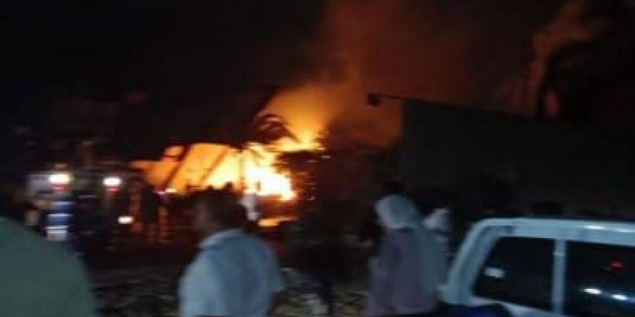 مدير أمن القليوبية يصل موقع حريق مصنع للحديد بالقناطر الخيرية