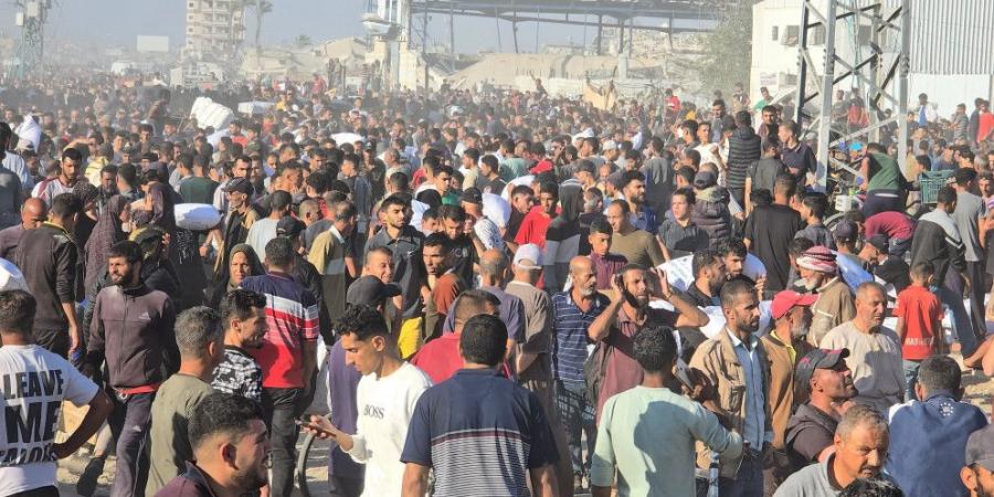30 شهيدا في مواقع توزيع المساعدات في غزة فجر الأحد