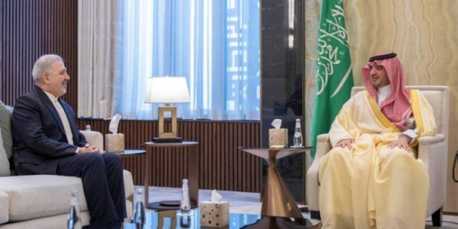 وزير الداخلية يبحث مع سفير إيران الموضوعات المشتركة