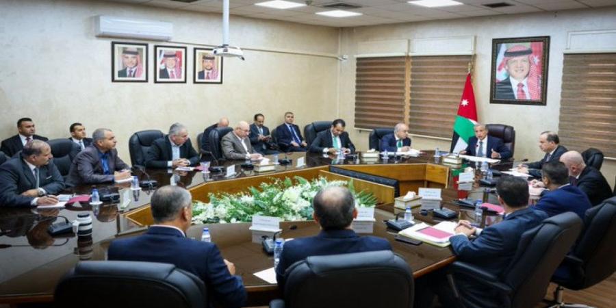رئيس الوزراء: توجه لزيادة مكرمة أبناء المعلمين في الجامعات