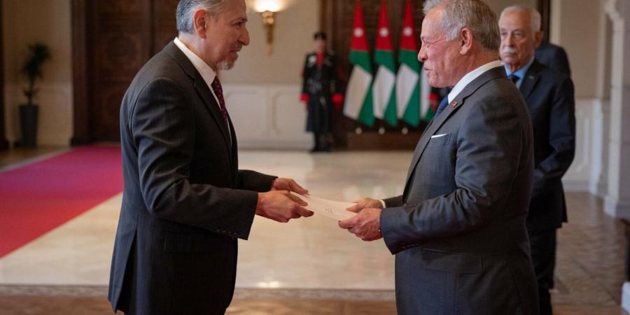 الملك يتقبل أوراق اعتماد عدد من السفراء