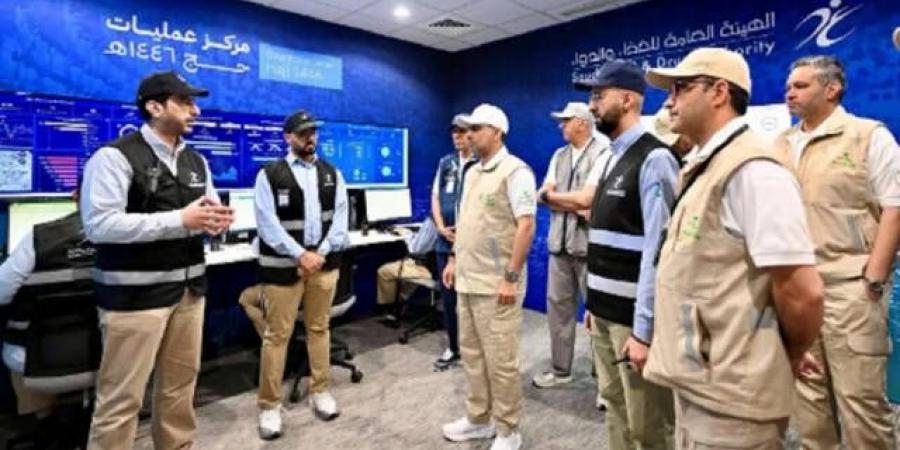 وزير الصحة يطّلع على استعدادات "الغذاء والدواء" لموسم الحج