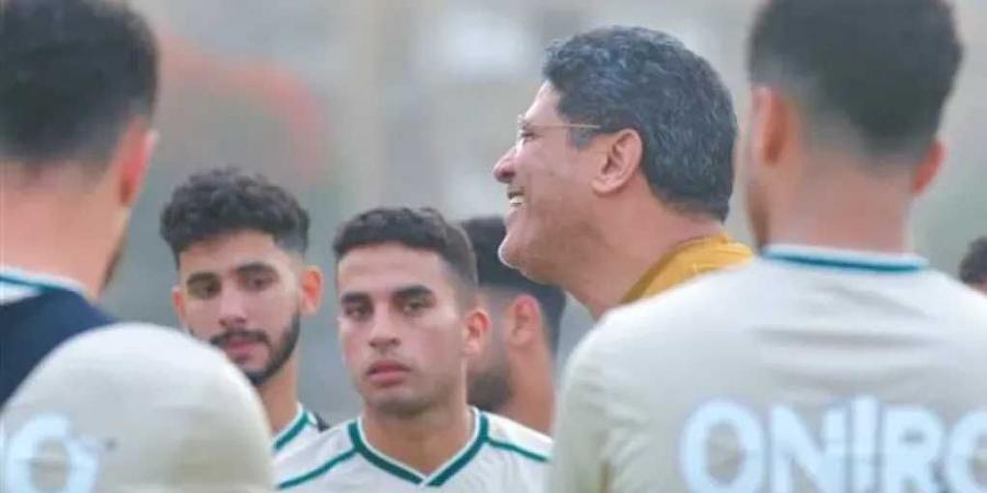استعداد لمواجهه بيراميدز ..أيمن الرمادي يعقد جلسة مع لاعبي الزمالك