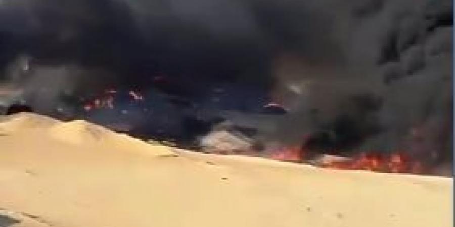 ننشر الصور الأولى من حادث احتراق سيارة بركابها على طريق الواحات