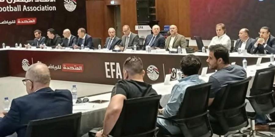 أبو ريدة يستعرض خطة تطوير الحكام و تحديات الموسم الجديد 