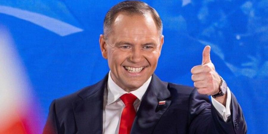 فوز كارول ناوروتسكي بالانتخابات الرئاسية في بولندا