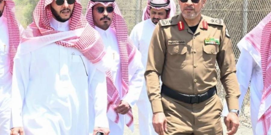 مُحافظ الطائف يتفقد نقاط الفرز الأمني في الخالدية والهدا