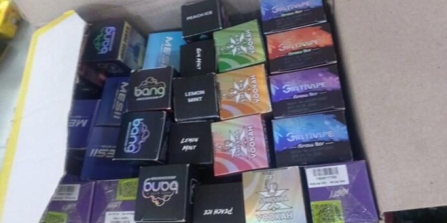 "الريجي": ضبط مصنوعات تبغية مهربة ومزورة خلال مداهمات في عدد من المناطق