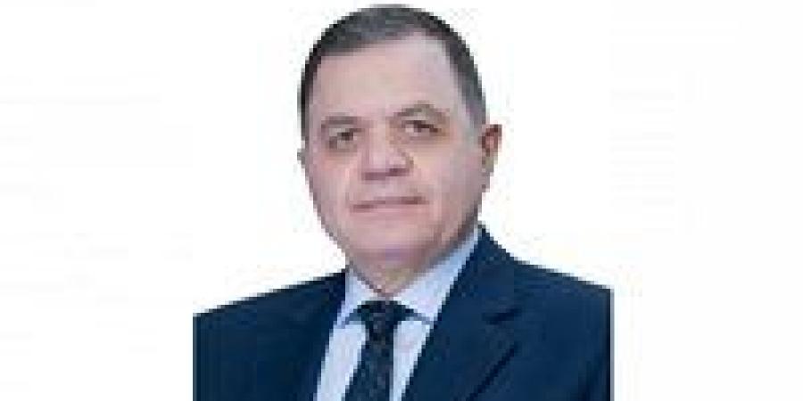 وزير الداخلية يهنئ الضباد والجنود والمدنيين بالوزارة بمناسبة حلول عيد الأضحى المبارك