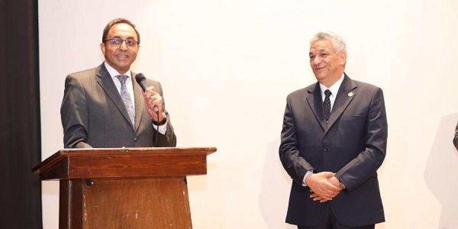 محافظ قنا يشهد ندوة ضمن مبادرة معًا بالوعي نحميها بقصرالثقافة