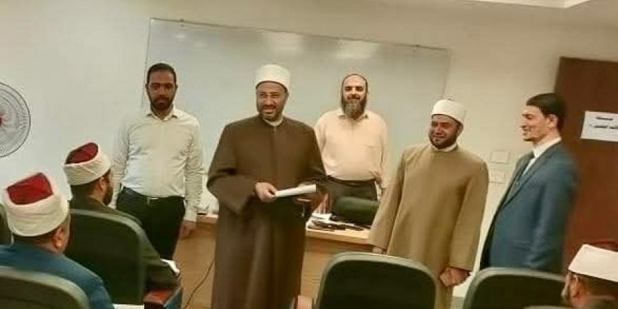 وعاظ الأزهر يؤدّون الاختبار الختامي لدورة مهارات الفتوى العملية بأكاديمية الأزهر العالمية
