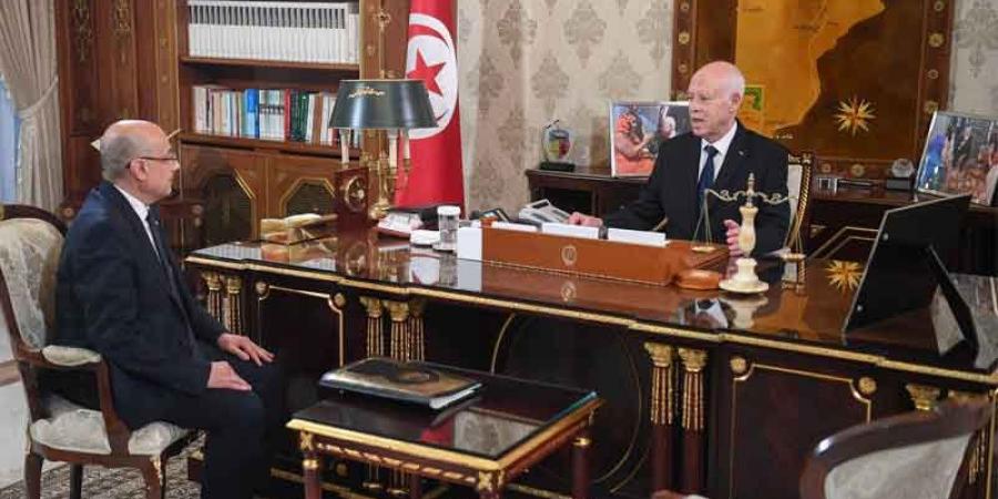 ماذا في لقاء رئيس الجمهورية بوزير الدفاع؟