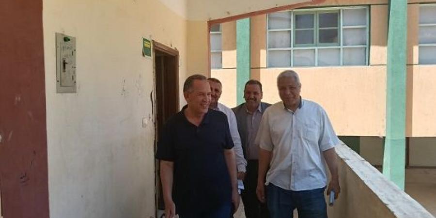 وكيل التربية والتعليم بأسيوط إمتحانات يتفقد امتحانات الاعدادية