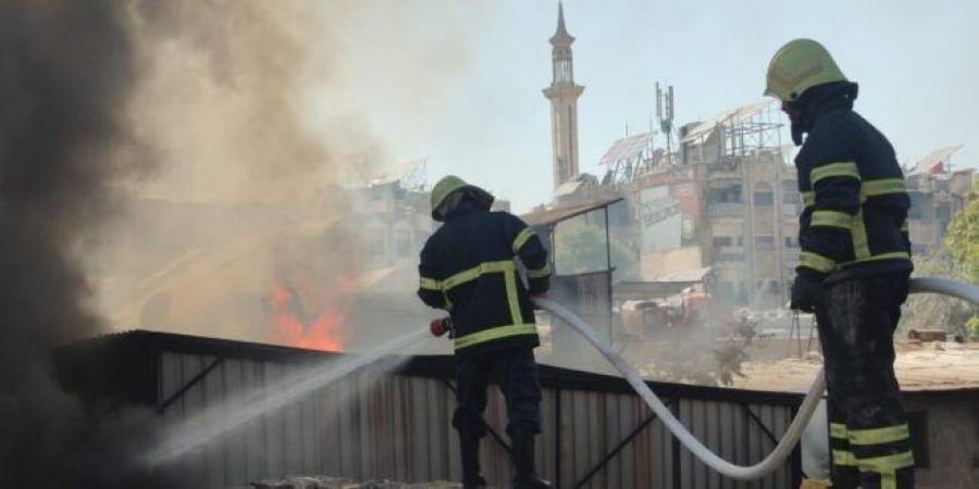 الدفاع المدني يخمد حريقاً في بناء مهجور بحي السويقة بدمشق