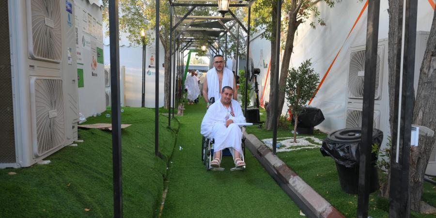 حجاج الجمعيات الأهلية يتوجهون إلى مزدلفة مع غروب شمس عرفة