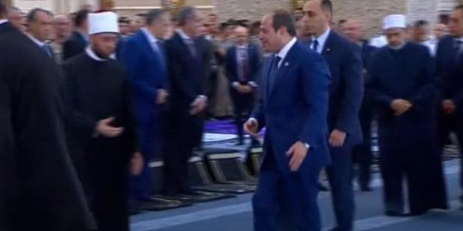 الرئيس السيسي يغادر مسجد مصر بالعاصمة الإدارية بعد أداء صلاة عيد الأضحى