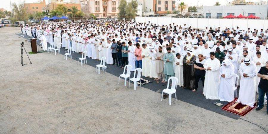 أهل الكويت يؤدون صلاة عيد الأضحى المبارك وسط أجواء روحانية مفعمة بالإيمان