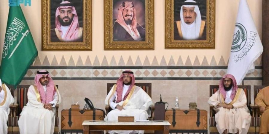 نائب أمير عسير يستقبل المهنئين بعيد الأضحى