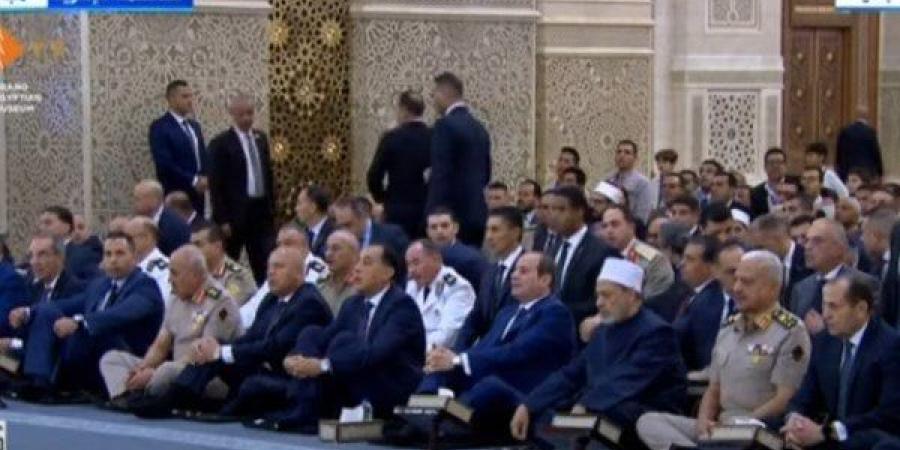 الرئيس السيسي يستمع إلى خطبة عيد الأضحى بمسجد مصر بالعاصمة الإدارية