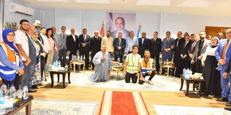 محافظ أسيوط يستقبل المهنئين بعيد الأضحى المبارك ..صور