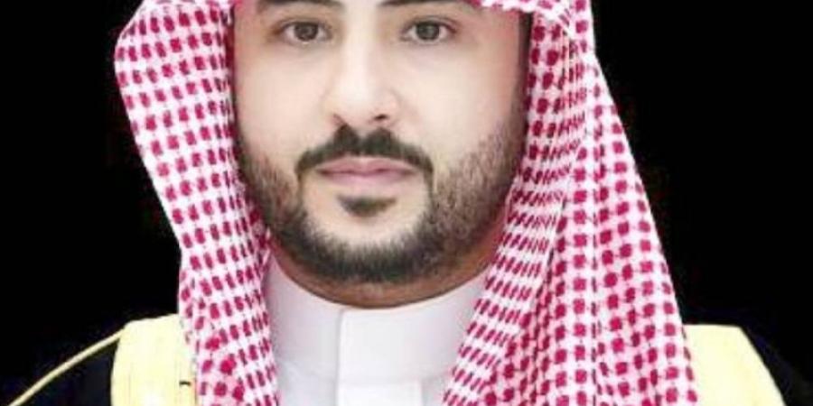 وزير الدفاع يهنئ القيادة بمناسبة عيد الأضحى