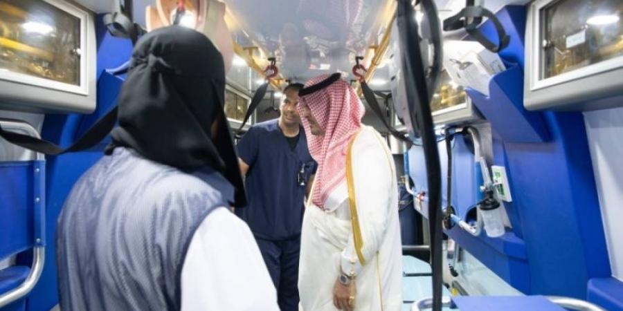 نائب أمير مكة يزور مستشفى القوات المسلحة بـمنى
