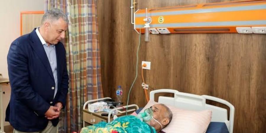 محافظ الإسماعيلية يتفقد المجمع الطبي ويهنئ المرضى بالعيد
