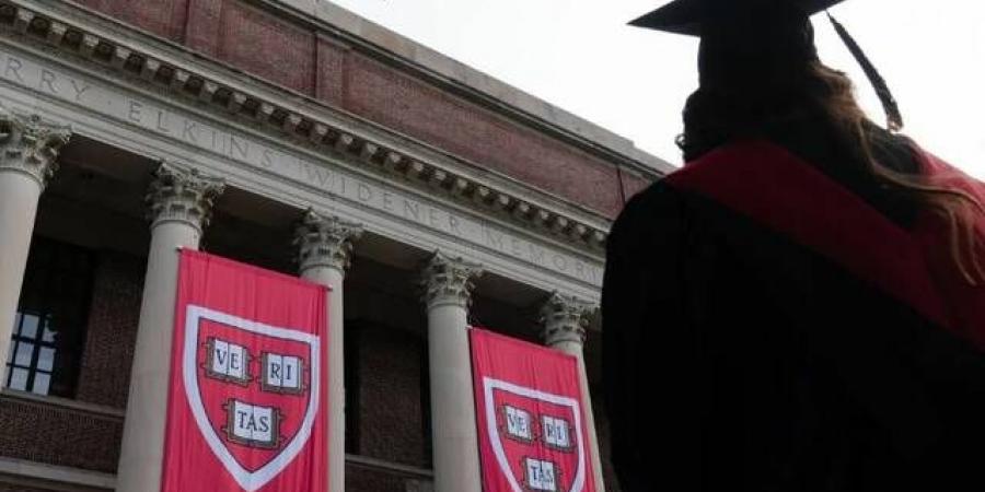 خلاف ترامب وهارفارد يُثير قلق الجامعات الأمريكية ويُهدد التأشيرات