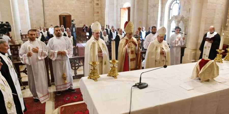 الراعي في قداس اختتام الرياضة الروحية في بكركي: الميرون رمز الوحدة في الكنيسة