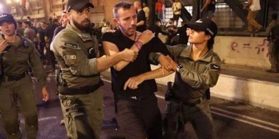 «القاهرة الإخبارية»: شرطة الاحتلال تعتدي على المتظاهرين وسط تل أبيب