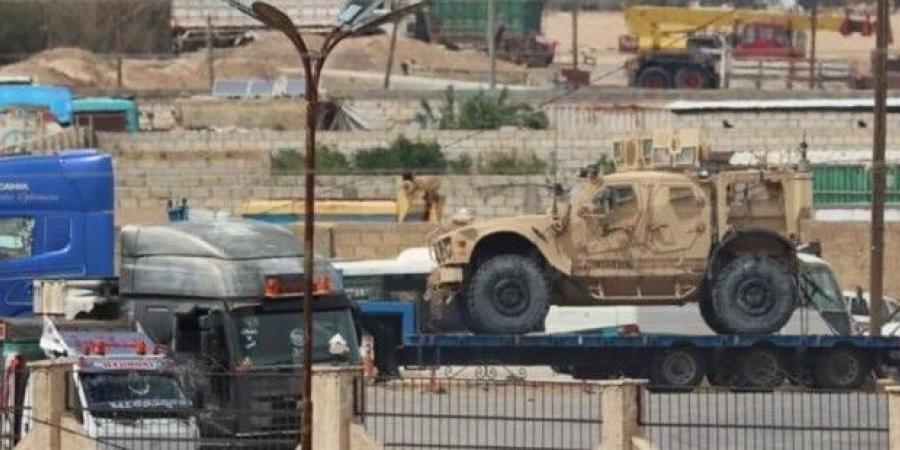 "المرصد السوري": 40 شاحنة عسكرية وصلت إلى قاعدة التحالف الدولي بريف الحسكة