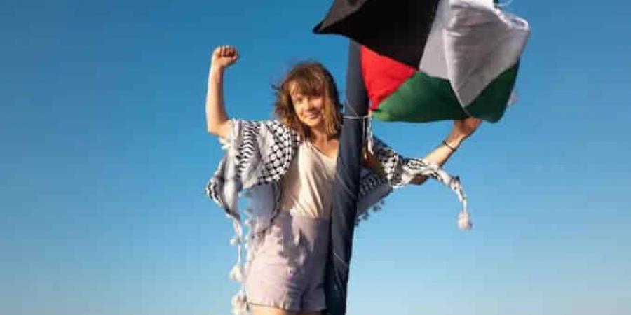 قوات الاحتلال تعتزم ترحيل غريتا تونبرغ وفريقها بعد اعتراض سفينة "مادلين"