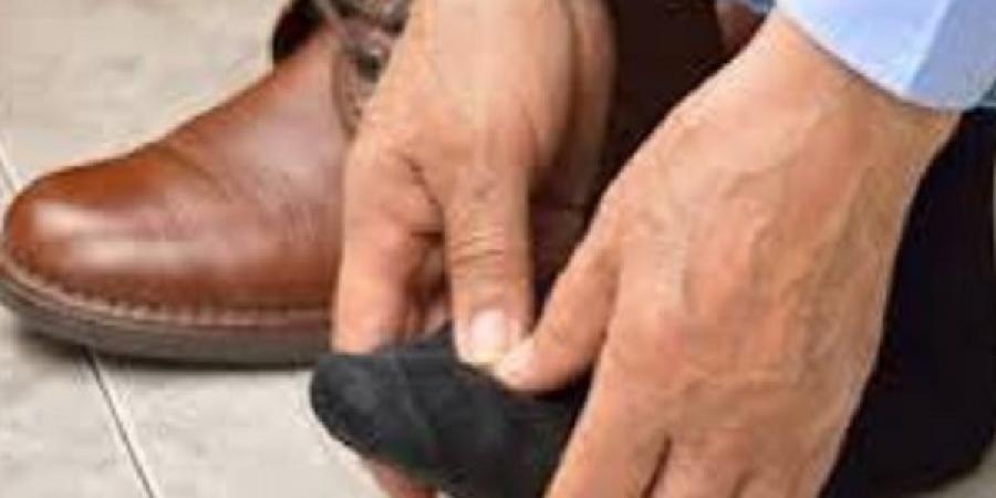 مخاطر إرتداء مرضى السكري أحذية ضيقة