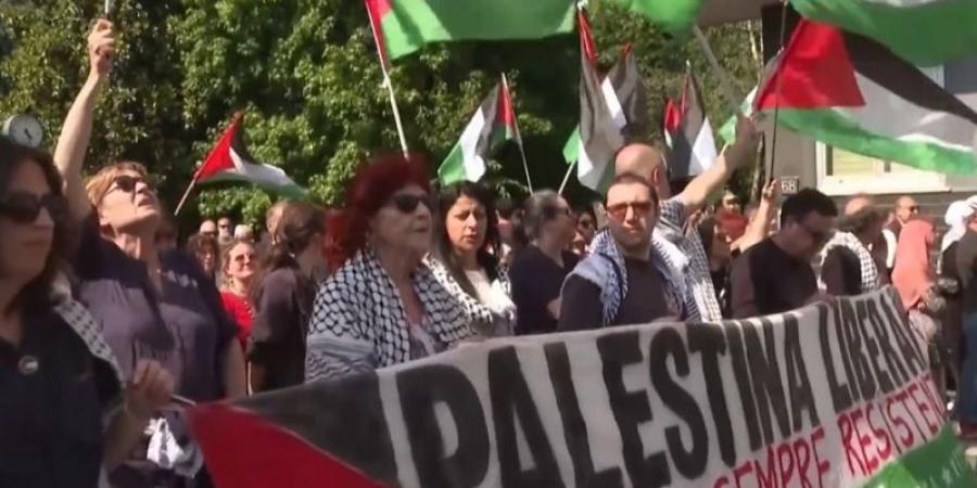 وصل الى القاهرة.. تحالف من 80 دولة ينتظر "قافلة الصمود" لدخول غزة سيرا على الأقدام