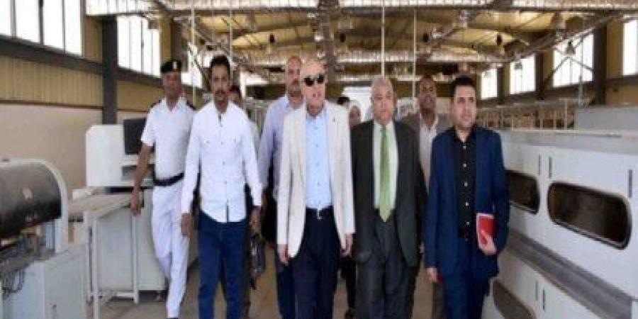 محافظ الأقصر يتفقد «العديسات الصناعية» ويسعى لتشغيل مصنع لمبات LED لتدريب الطلاب