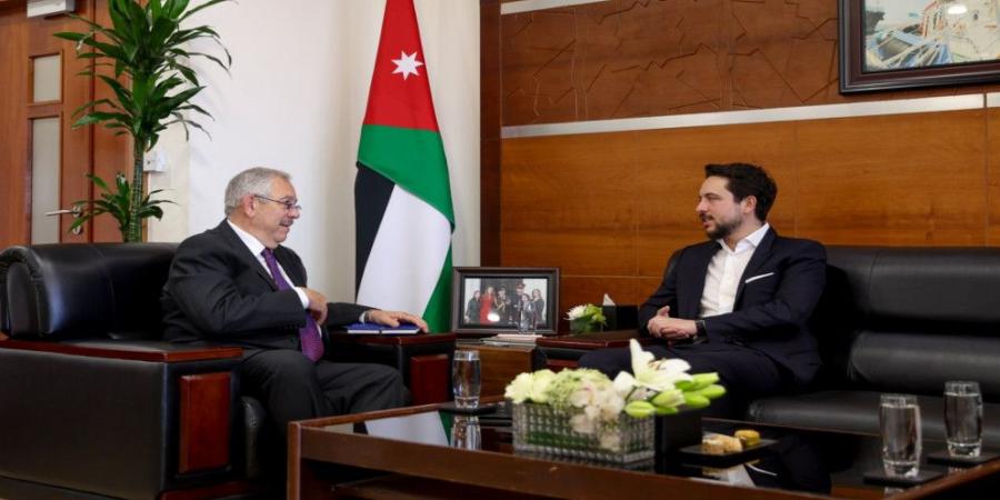 ولي العهد يؤكد أهمية تعزيز البيئة الاستثمارية والسياحية في العقبة