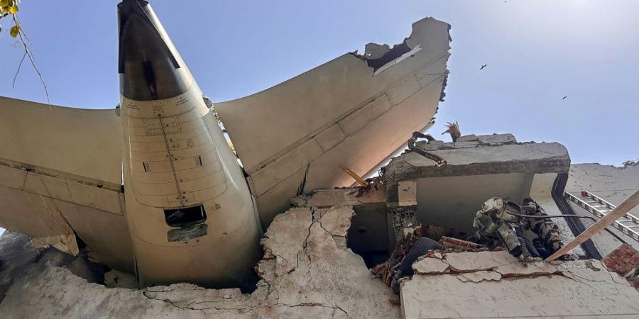 الشرطة الهندية: مصرع جميع ركاب الطائرة المنكوبة وعددهم 242