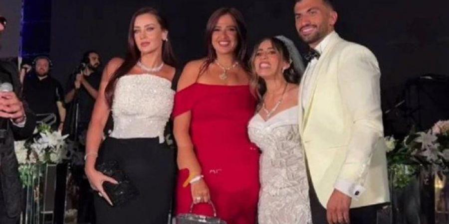حفل زفاف منة القيعي يشهد حضورًا فنيًا لافتًا.. ورقص ياسمين عبد العزيز ومنة شلبي يخطف الأنظار