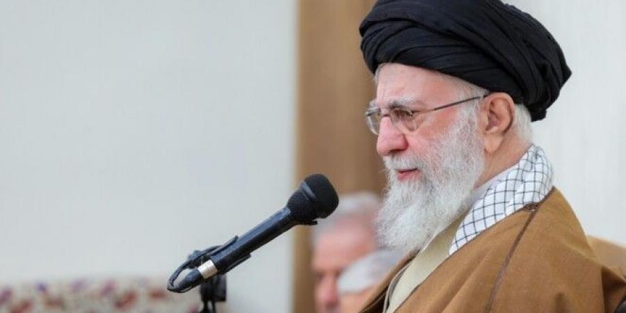 الخامنئي عيّن العميد أمير حاتمي قائدًا للجيش الإيراني