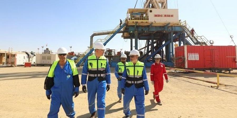 وزير البترول يتفقد سير العمليات الإنتاجية بمناطق امتياز بتروشهد