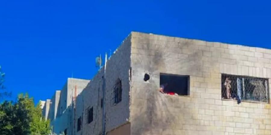 بالفيديو .. الأمن العام: إصابة 3 أشخاص بسقوط جسم على منزل في إربد وحالتهم العامة حسنة