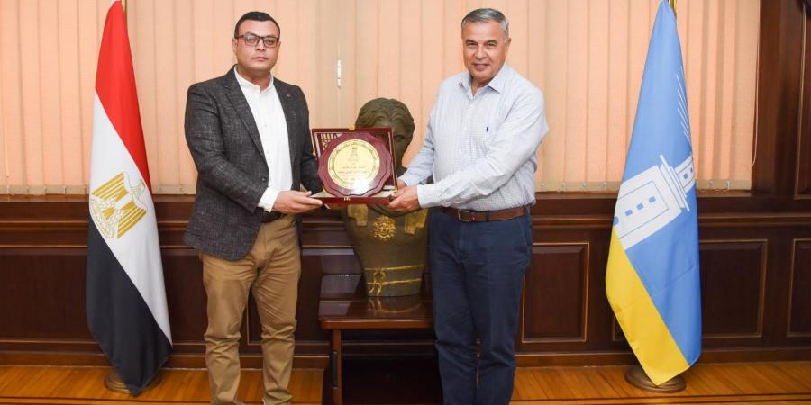 الشربينى يجتمع مع احمد خالد بمقر ديوان المحافظة