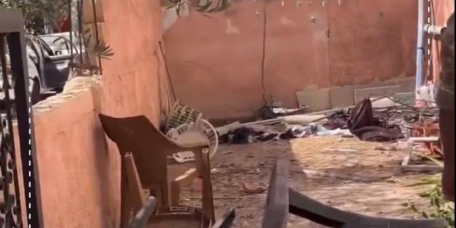 بالفيديو .. مواطنة أردنية تثير التفاعل بدعائها لأهل غزة بعد سقوط شظايا صواريخ قرب منزلها