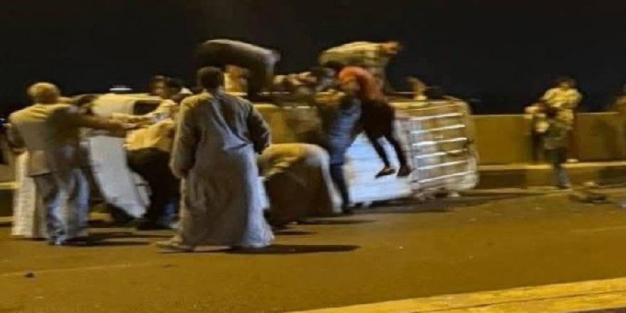 بالأسماء.. إصابة 10 في حادث تصادم 3 سيارات بالبحيرة