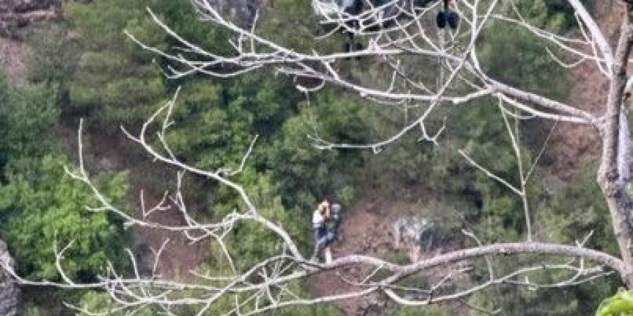 الجيش: إنقاذ شخص بعد تعثره وسقوطه في وادي قنوبين- بشري أثناء ممارسته الرياضة
